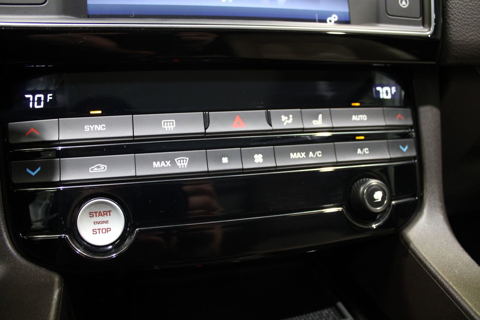 Used 2017 Jaguar F-PACE Prestige image 34