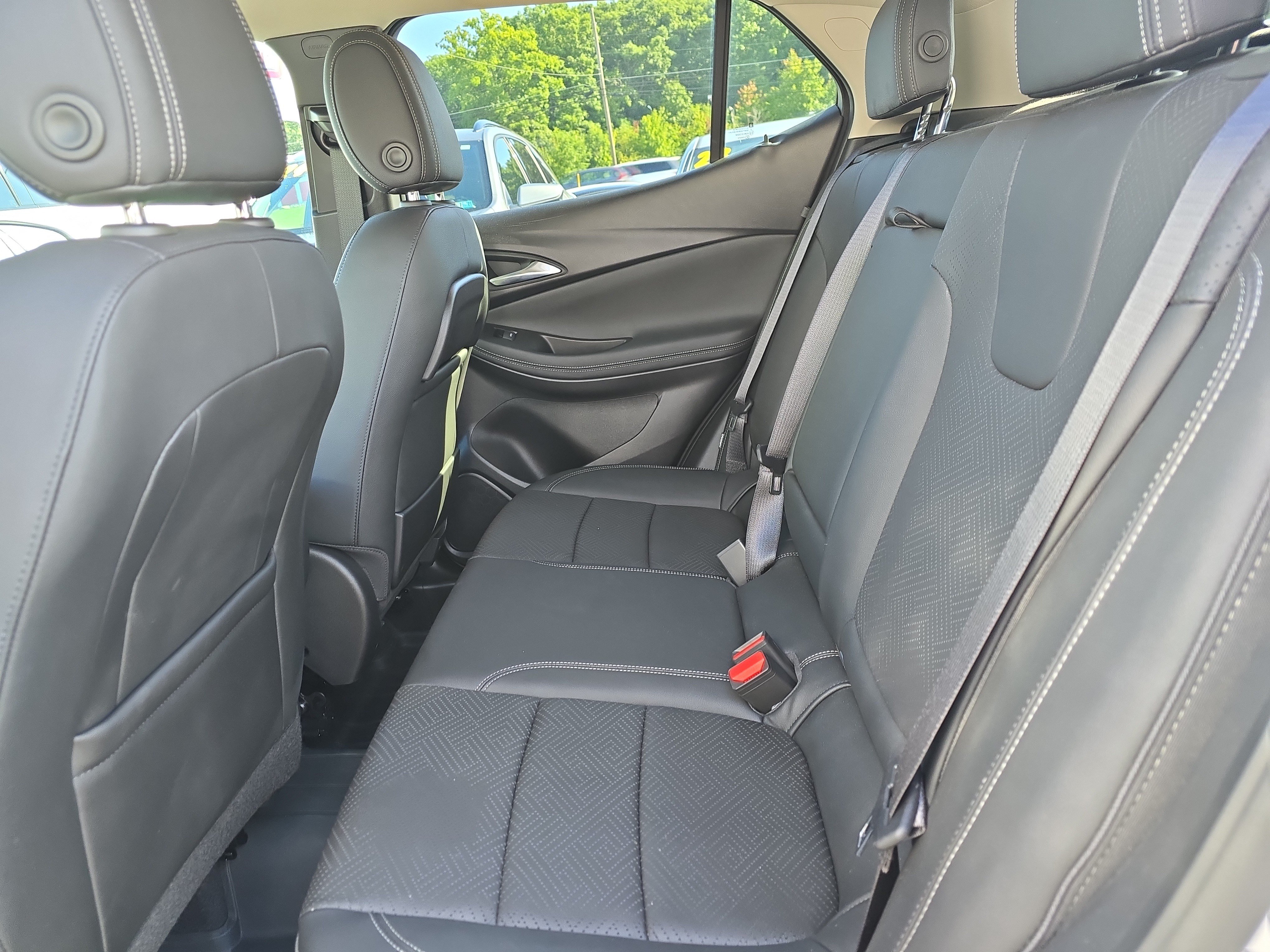 Used 2023 Buick Encore GX Essence w/ Experience Buick Package AWD/4WD image 15