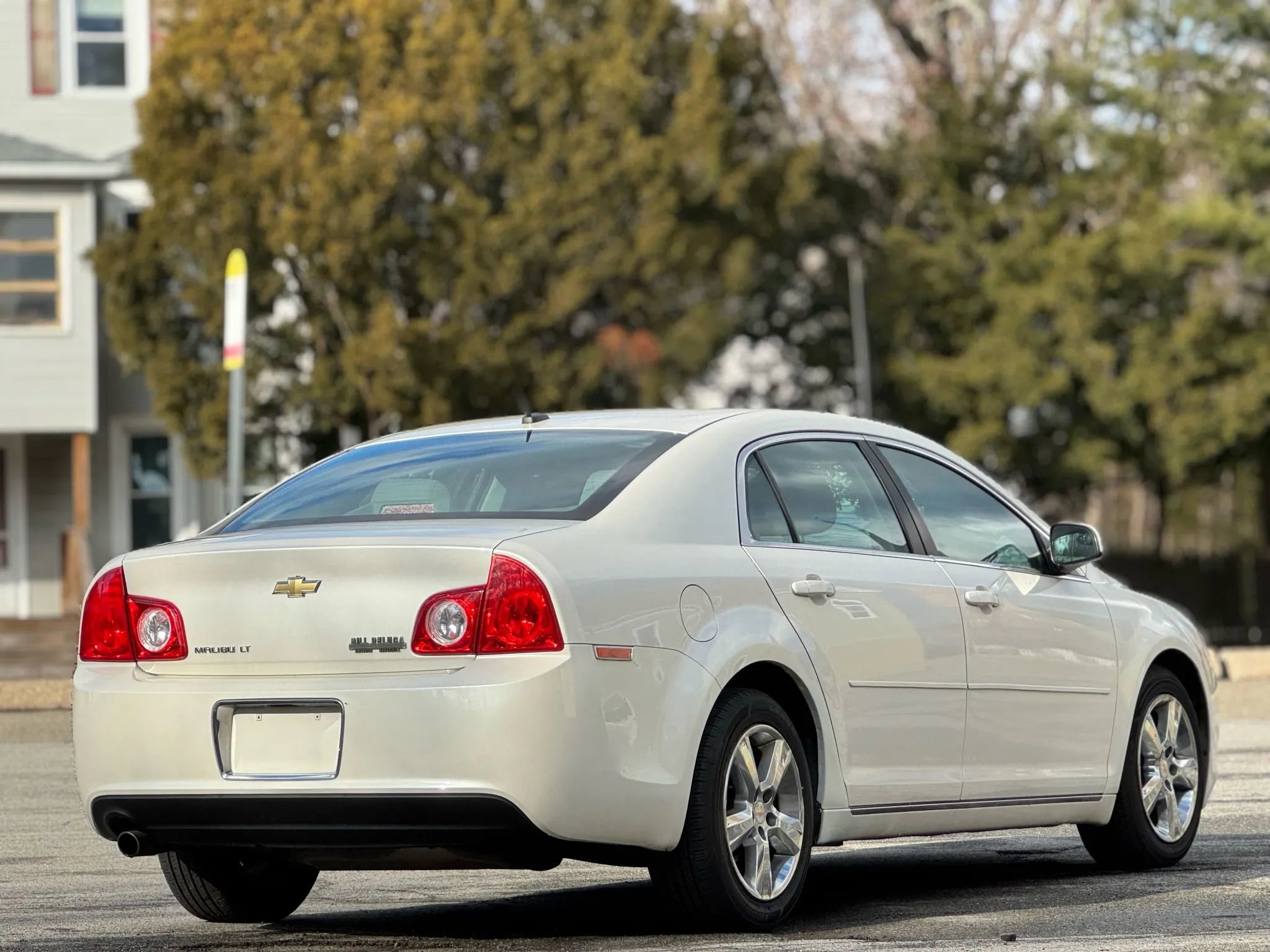 Used 2011 Chevrolet Malibu LT w/ White Diamond Premium Package image 7