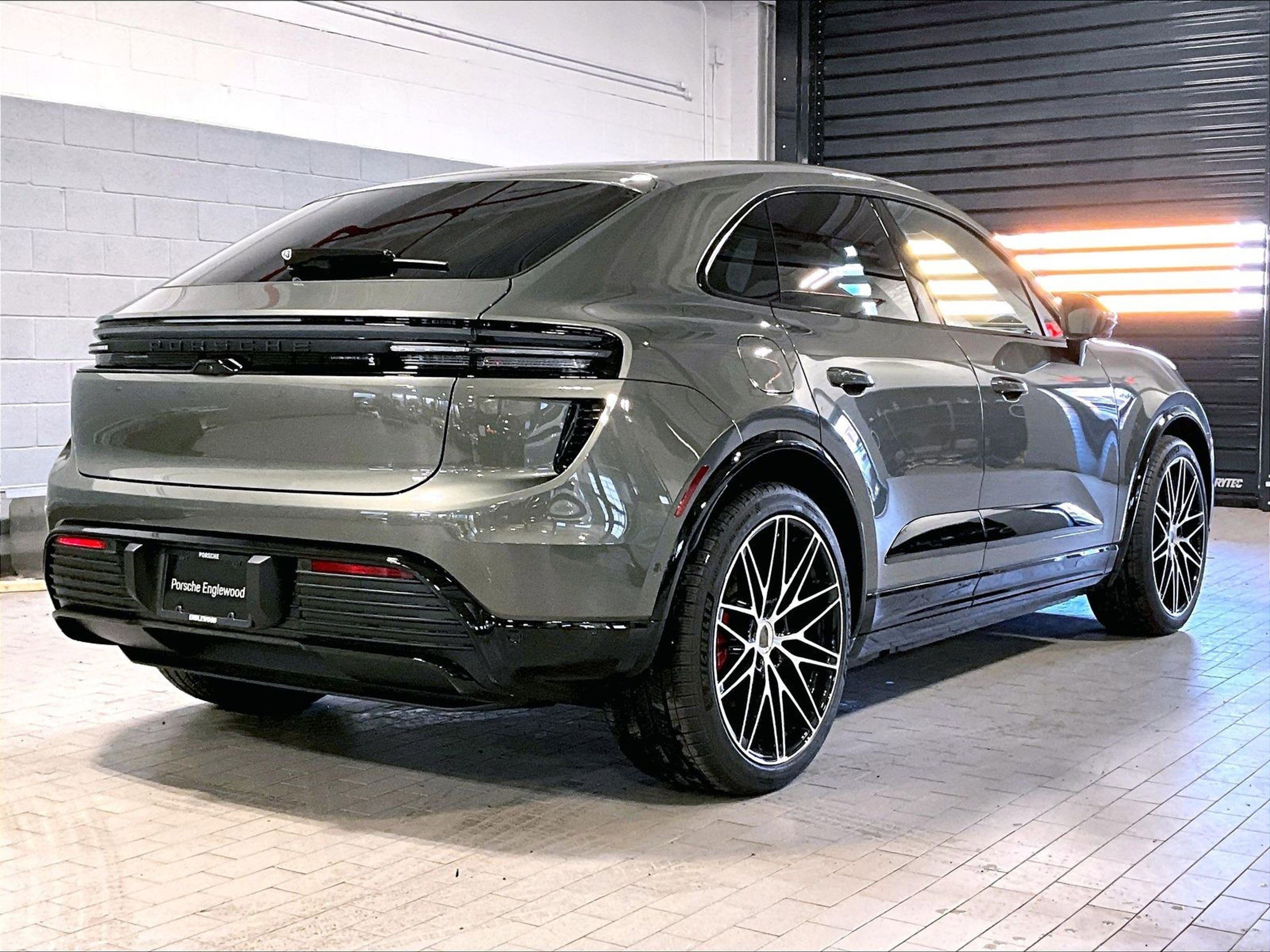 New 2026 Porsche Macan Turbo Electric AWD/4WD image 24