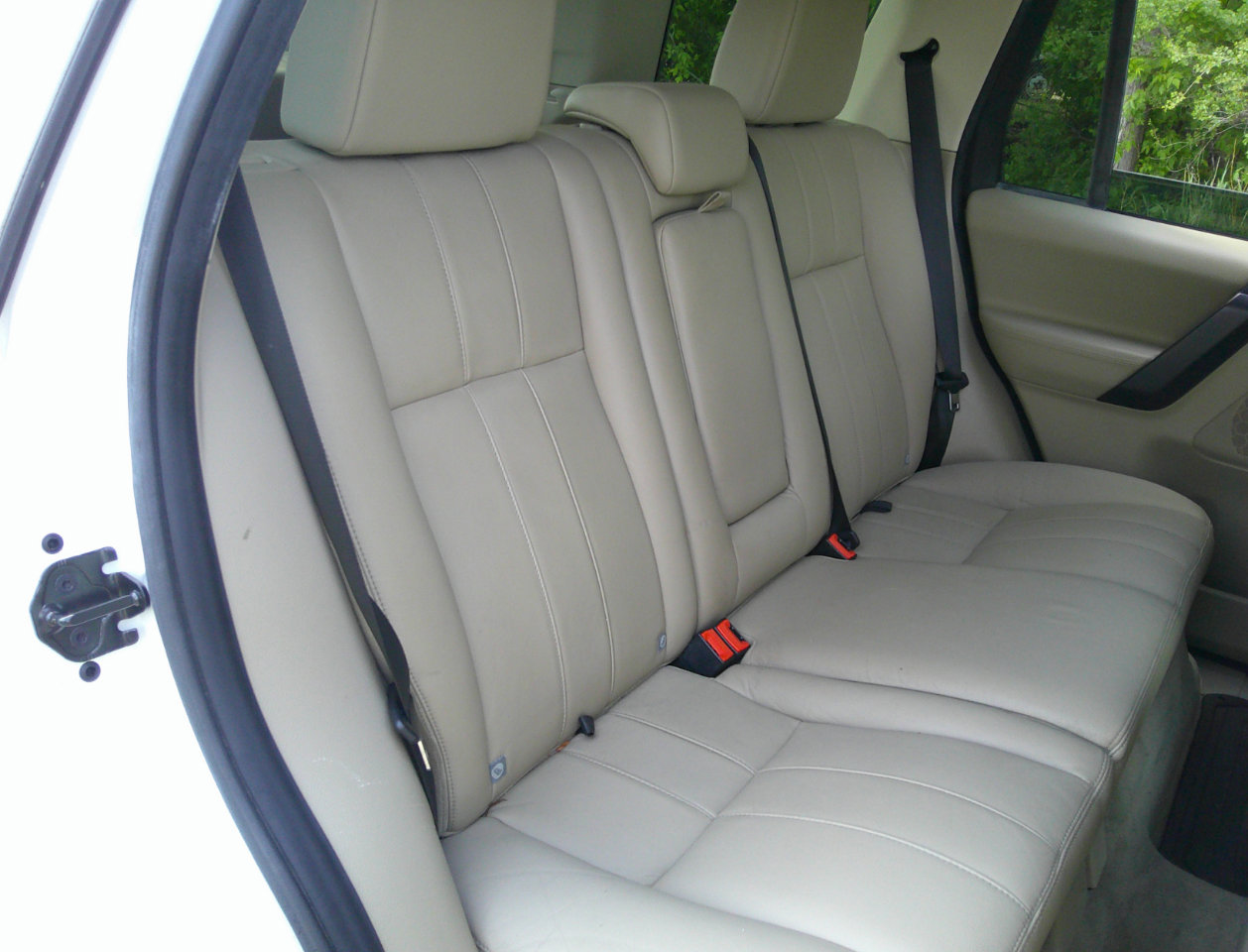 Used 2013 Land Rover LR2 image 43