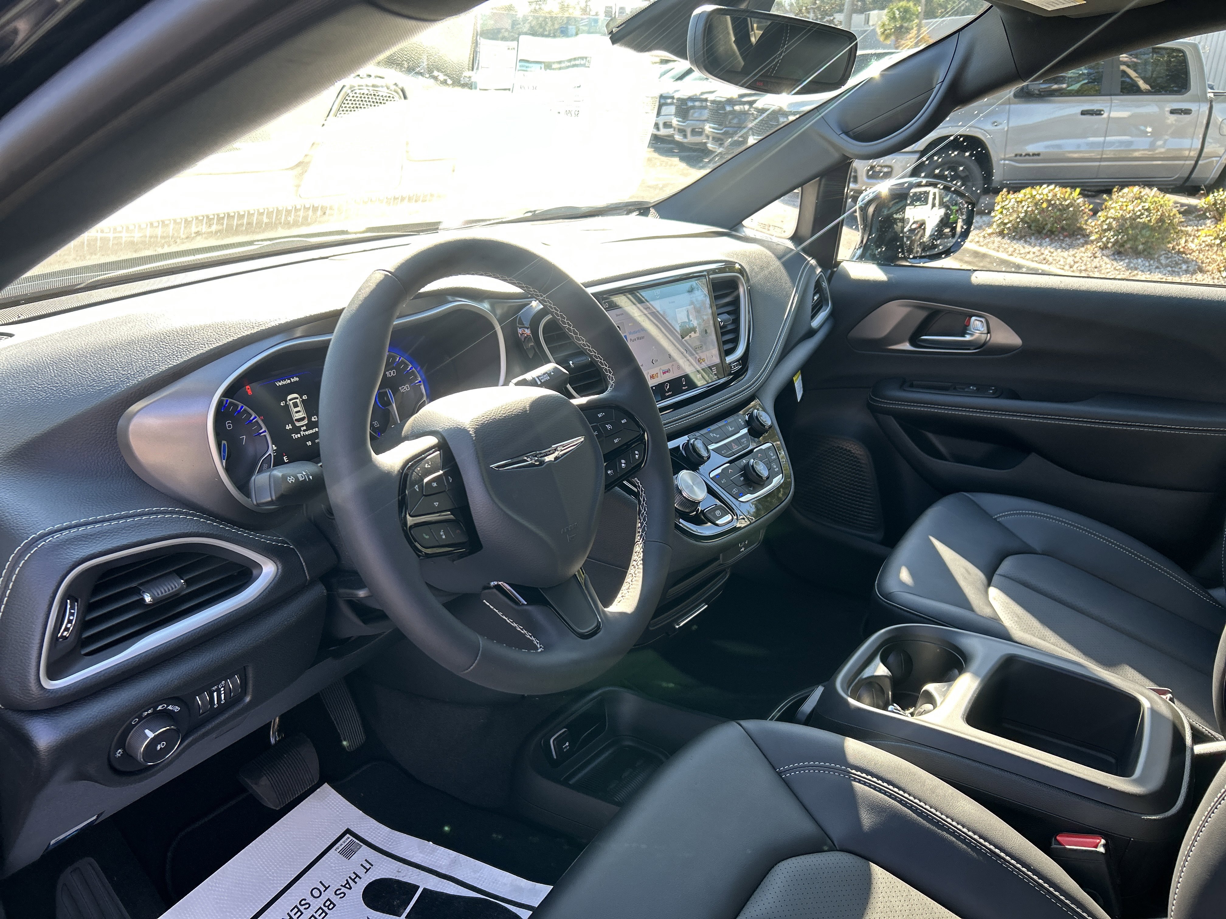 New 2026 Chrysler Pacifica Select image 36