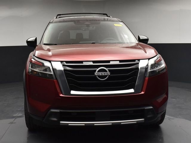 Used 2024 Nissan Pathfinder Platinum image 3
