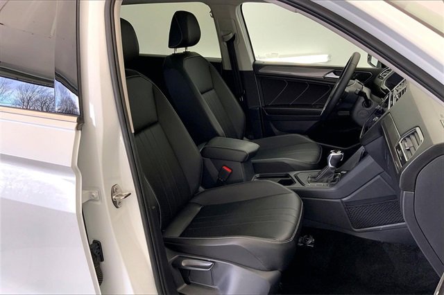 Certified 2023 Volkswagen Tiguan SE w/ Panoramic Sunroof Package image 7
