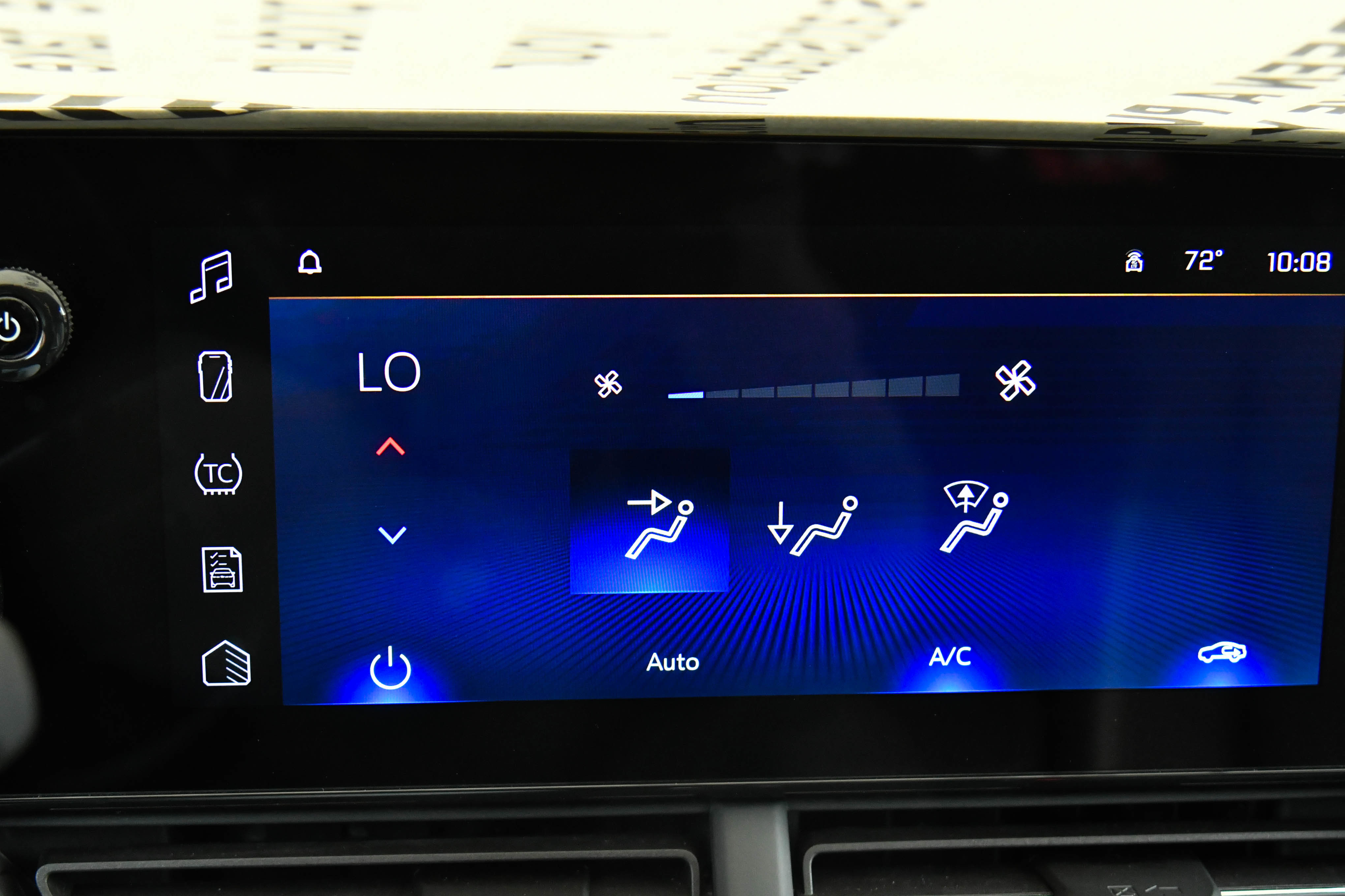 Used 2025 Chevrolet Trax LT w/ LT Convenience Package FWD image 23