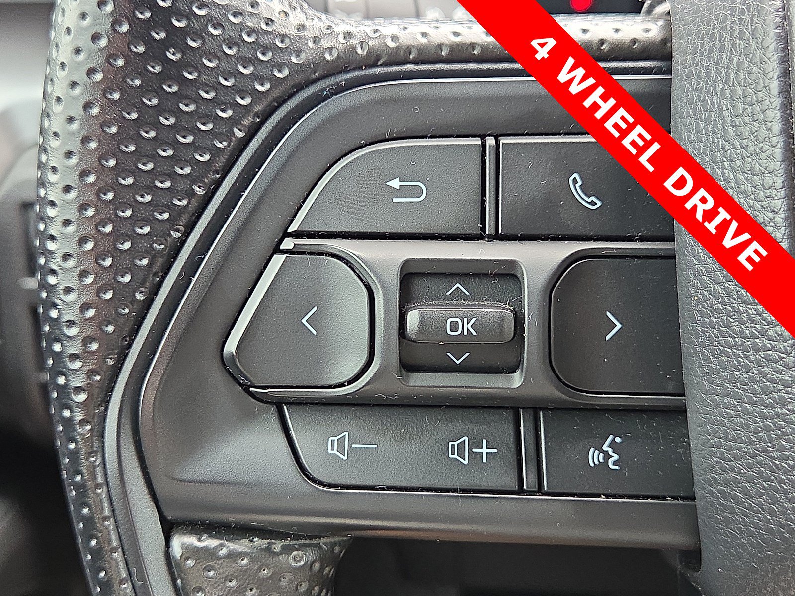 Used 2025 Toyota Tacoma SR5 AWD/4WD image 21