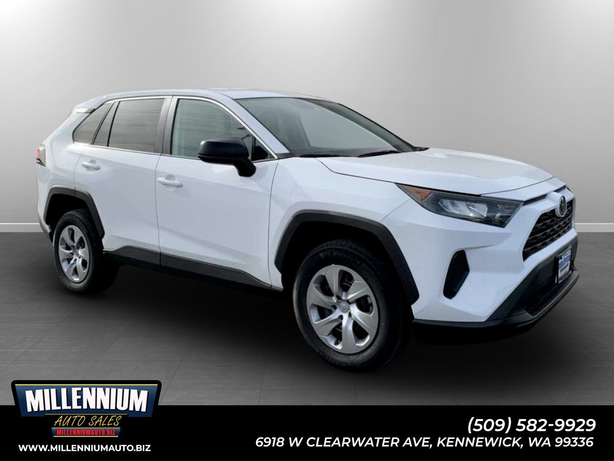 Used 2022 Toyota RAV4 LE AWD/4WD image 1