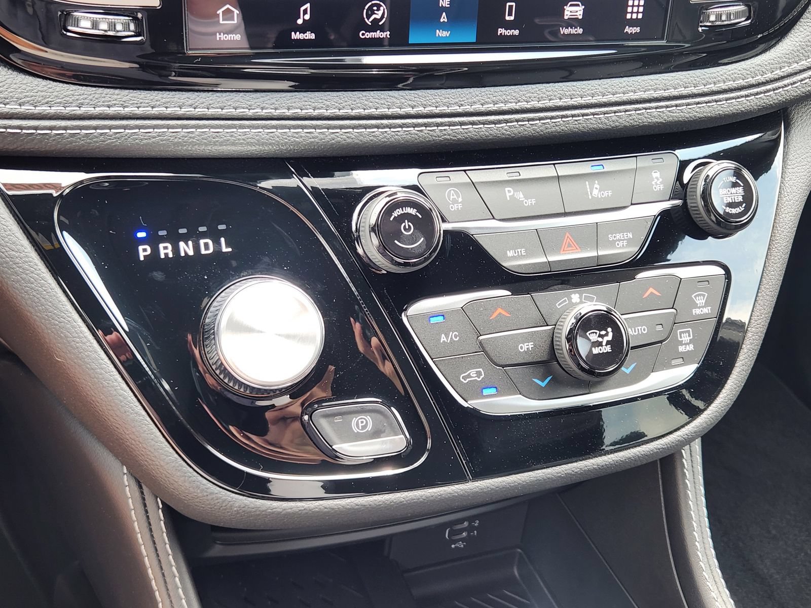 New 2027 Chrysler Pacifica Limited w/ S Appearance Package FWD image 17