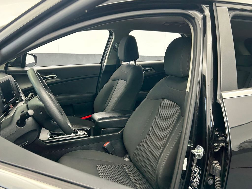 Used 2024 Kia Sportage LX image 12