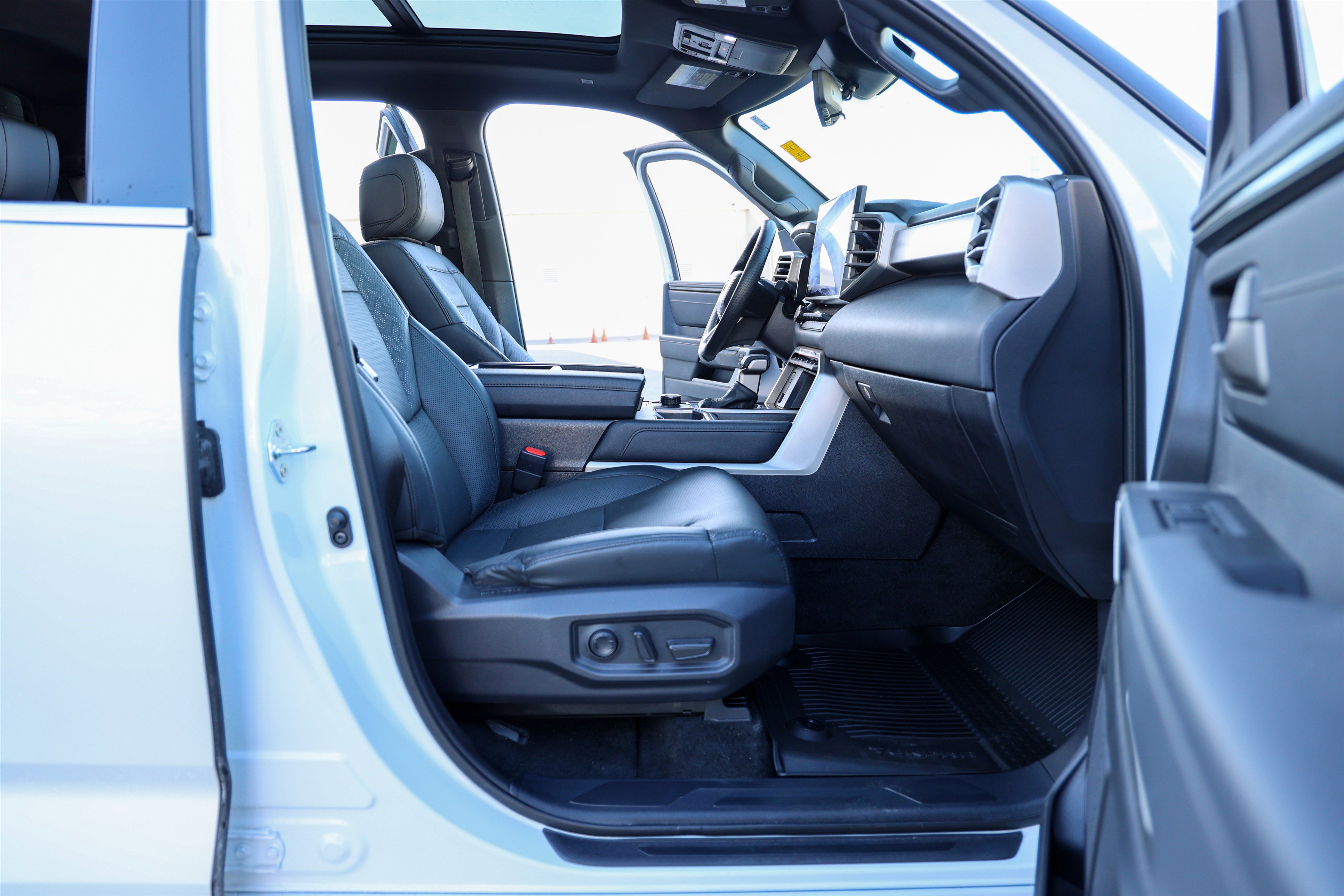 Used 2025 Toyota Tundra Limited image 46