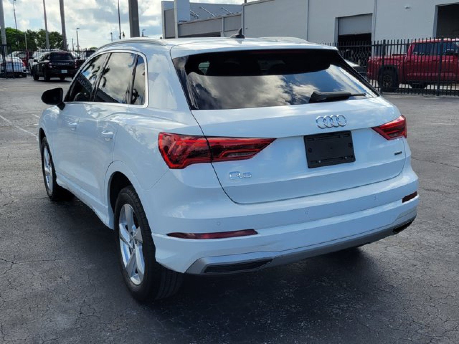 Used 2020 Audi Q3 2.0T Premium w/ Convenience Package AWD/4WD image 5