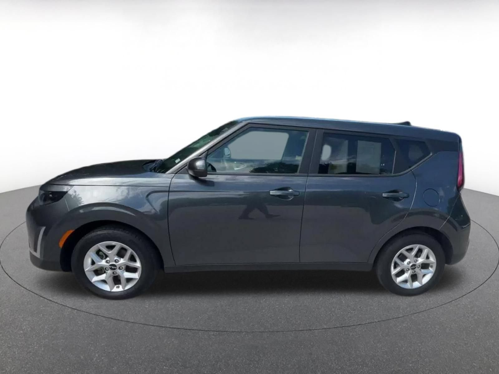 Used 2025 Kia Soul LX w/ LX Technology Package FWD image 8