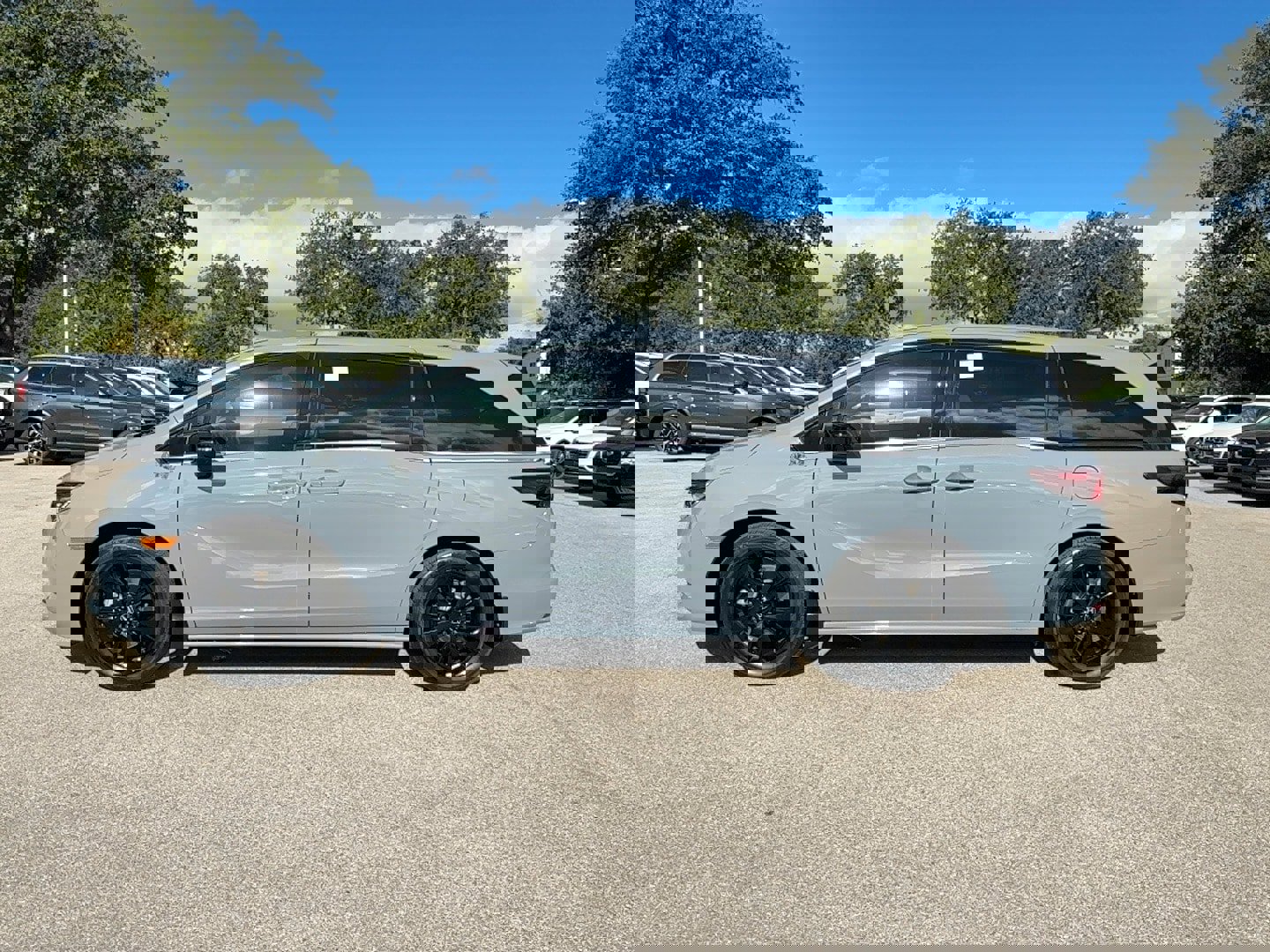 Used 2024 Honda Odyssey Sport image 3