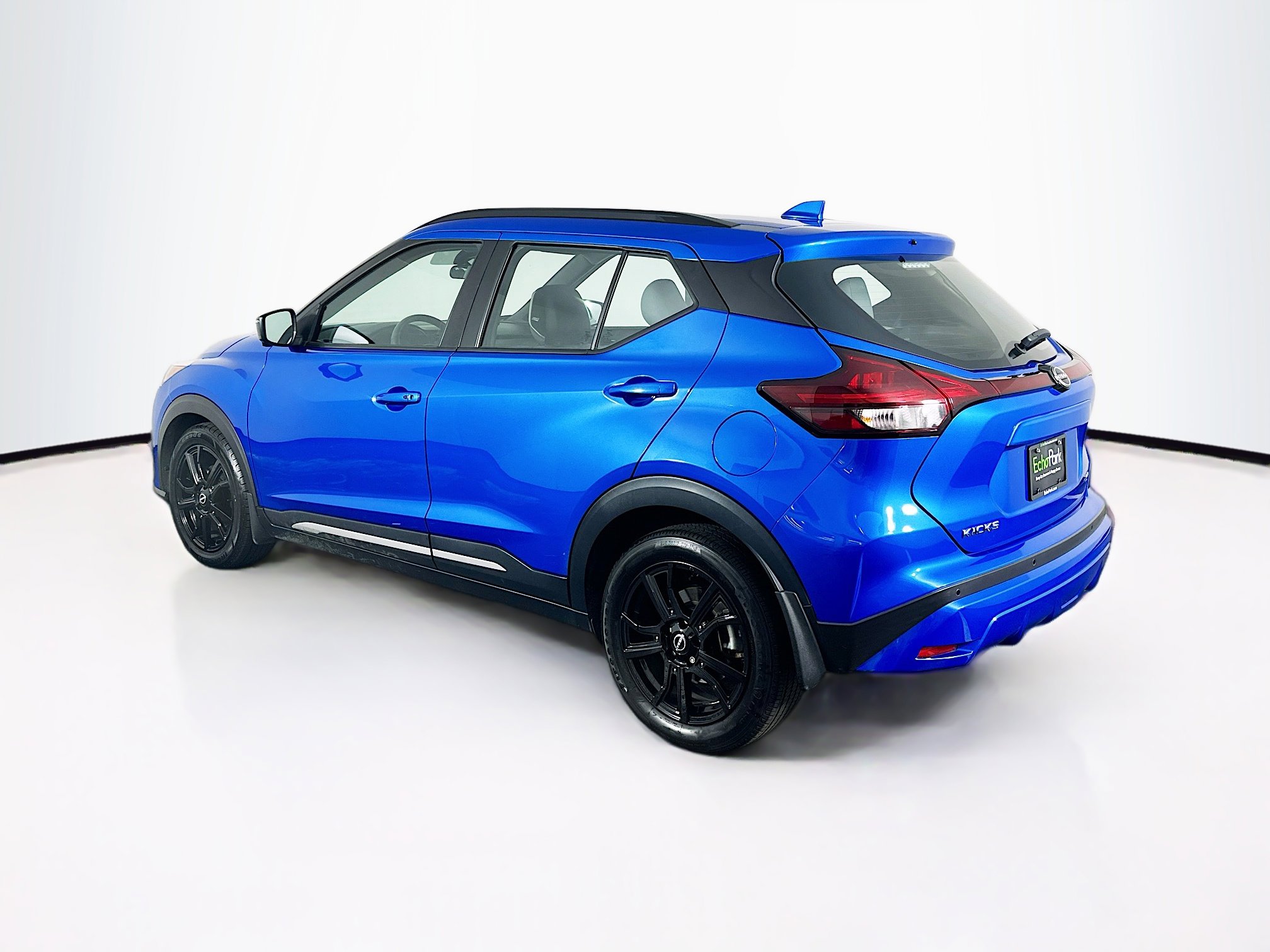 Used 2023 Nissan Kicks SR w/ SR Premium Package image 5