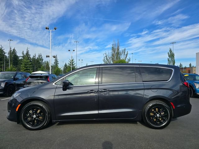 Used 2020 Chrysler Pacifica Touring w/ Advanced Safetytec Group FWD image 2