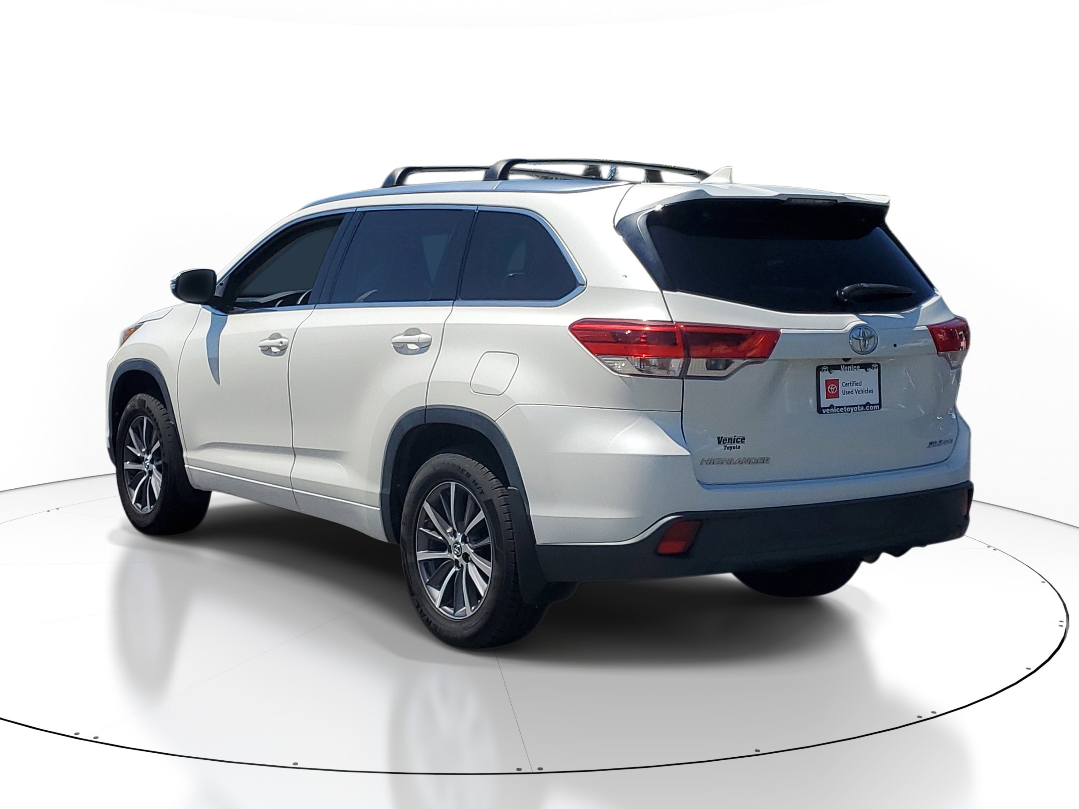 Certified 2018 Toyota Highlander XLE AWD/4WD image 4