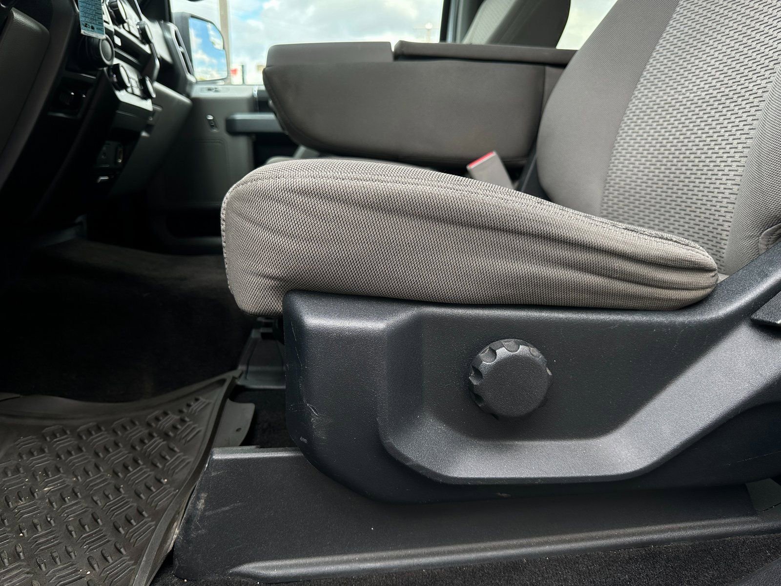 Used 2017 Ford F150 XLT w/ Trailer Tow Package image 15