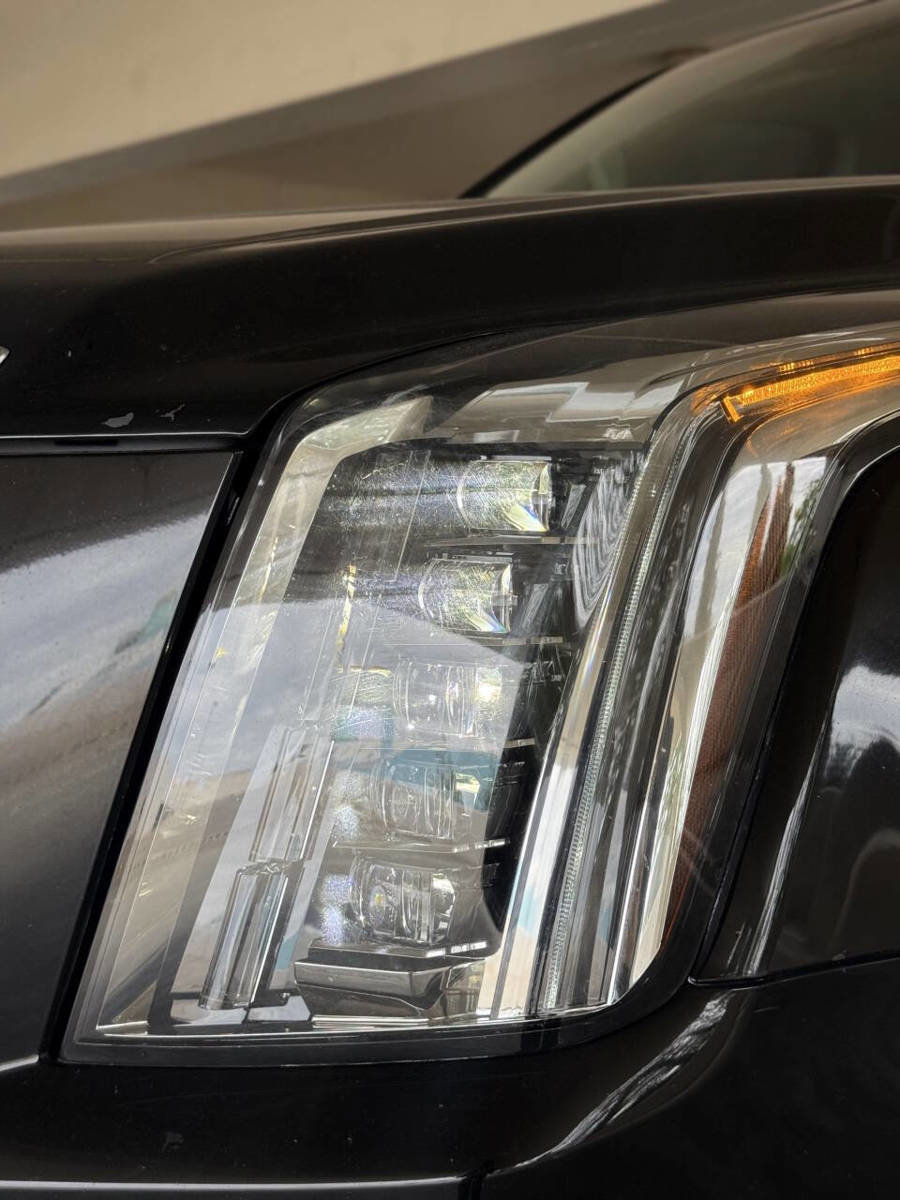 Used 2015 Cadillac Escalade Luxury AWD/4WD image 16