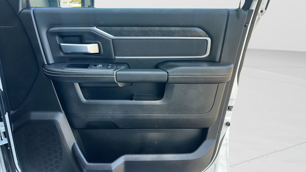 Used 2024 RAM 2500 Big Horn w/ Sport Appearance Package image 17