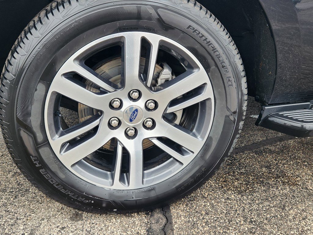Used 2024 Ford Expedition Limited AWD/4WD image 9