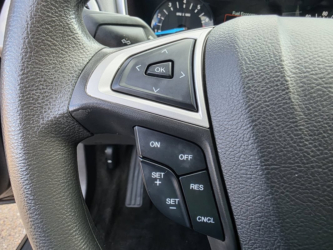 Used 2016 Ford Fusion SE FWD image 27