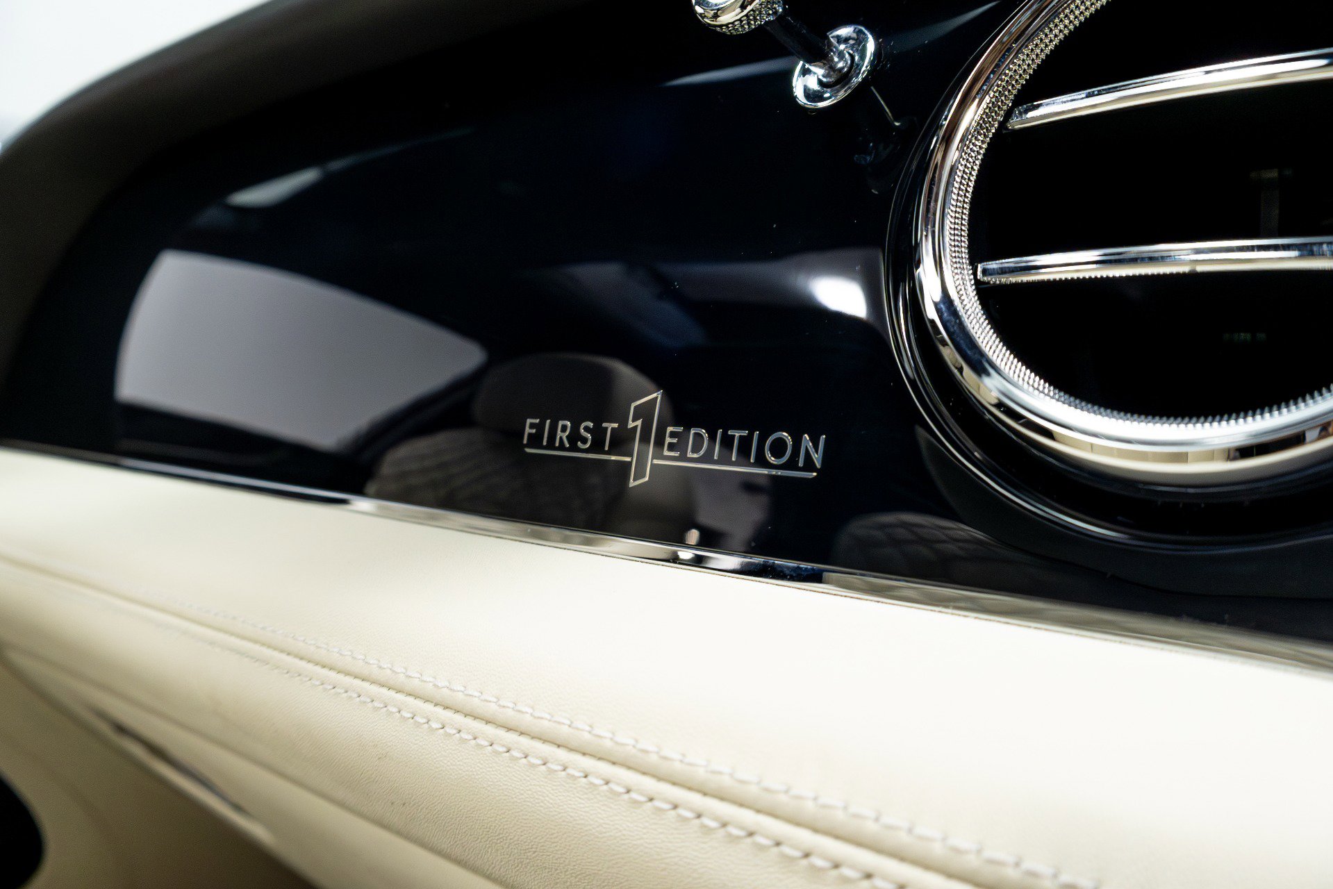 Used 2021 Bentley Bentayga w/ First Edition Specification image 30