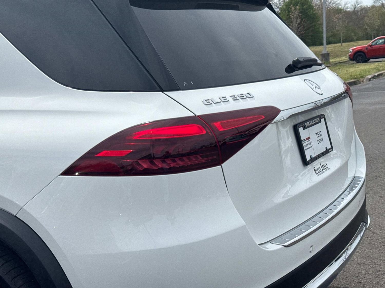 Used 2025 Mercedes-Benz GLE 350 4MATIC image 12