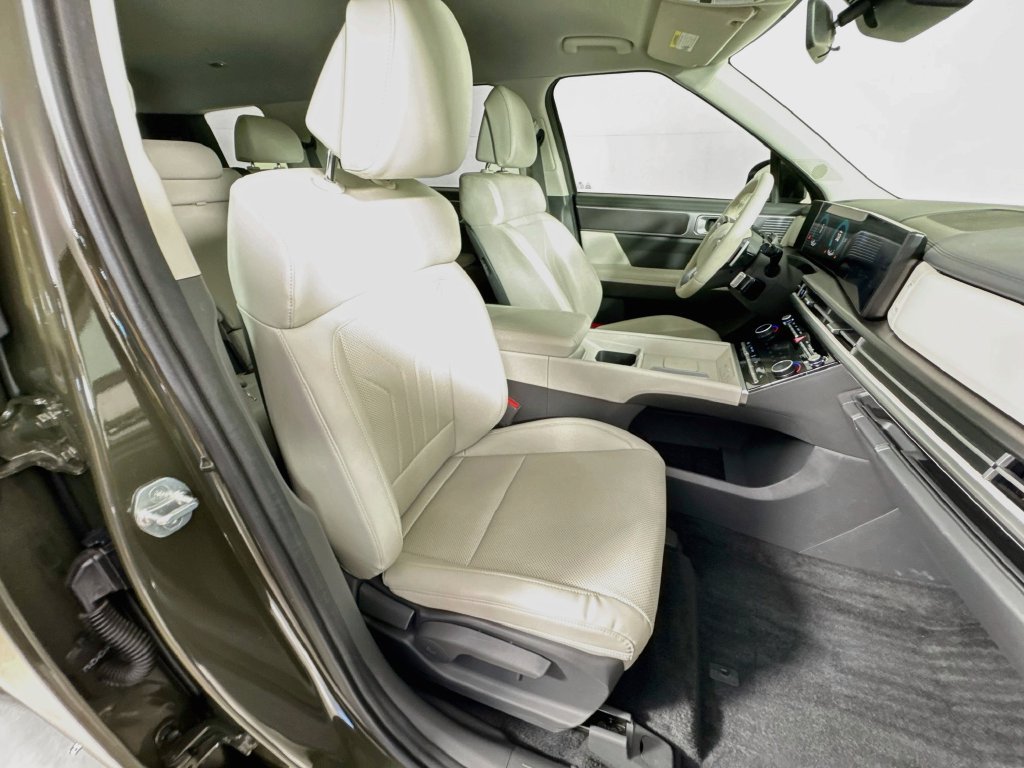 Used 2025 Hyundai Santa Fe SEL FWD image 36