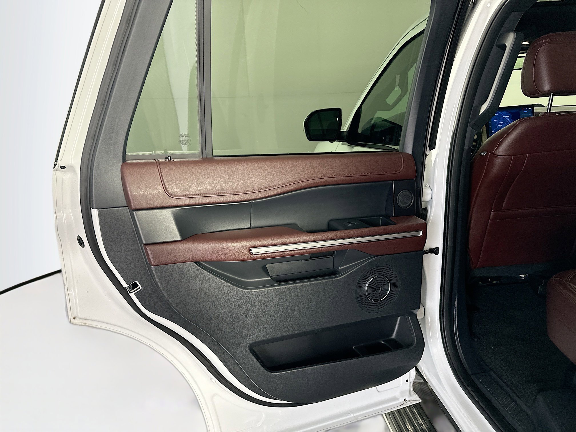 Used 2024 Ford Expedition Limited image 27