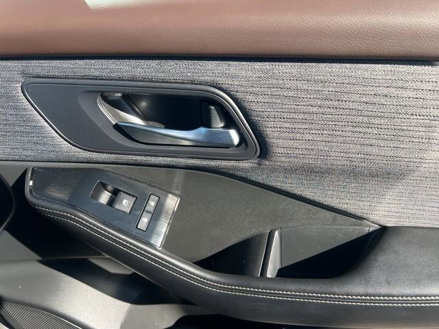 Used 2023 Nissan Rogue SV image 33