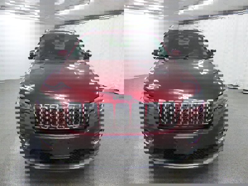 Used 2019 Jeep Cherokee Limited w/ Luxury Group image 2