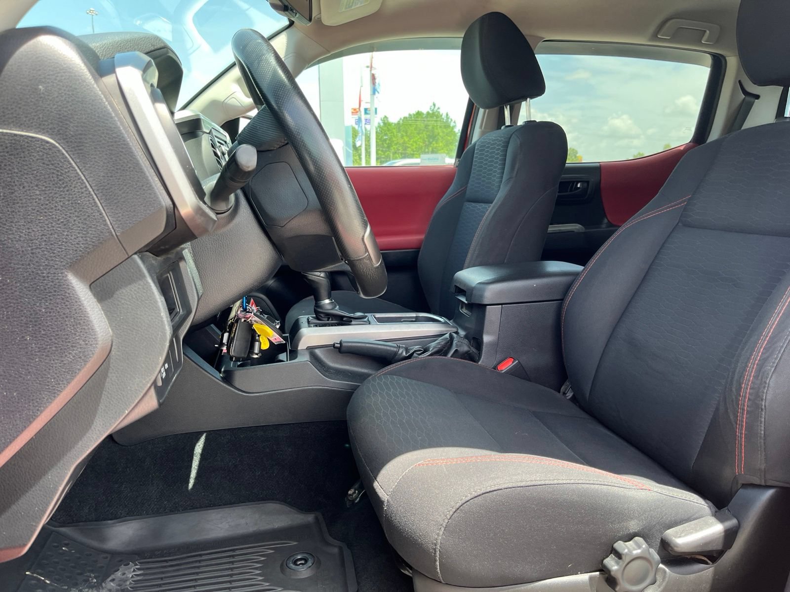 Used 2017 Toyota Tacoma SR5 w/ Tow Package RWD image 8