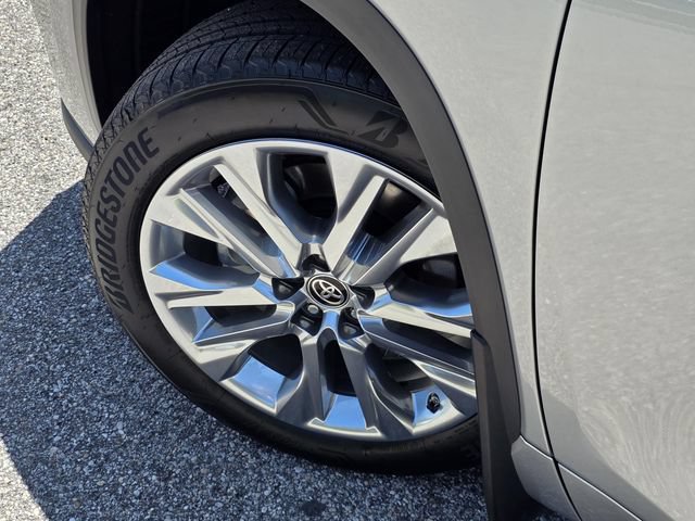 Certified 2024 Toyota Highlander Limited FWD image 39
