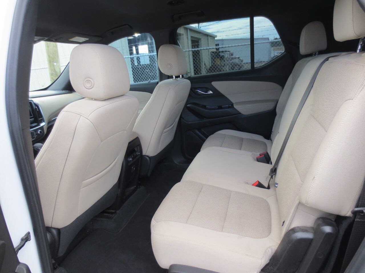 Used 2023 Chevrolet Traverse LS FWD image 8
