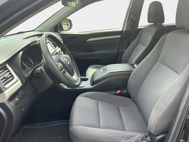 Used 2018 Toyota Highlander LE AWD/4WD image 10