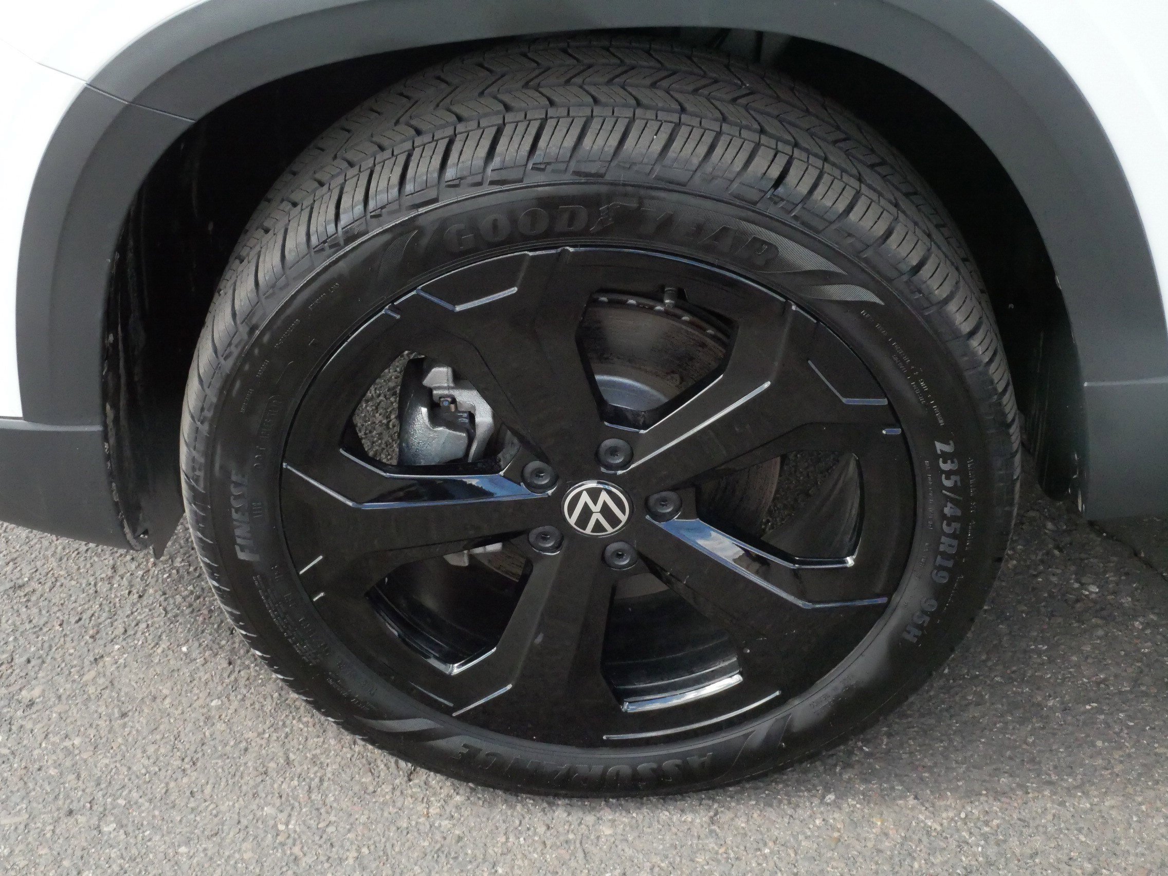 Certified 2025 Volkswagen Taos SE AWD/4WD image 16