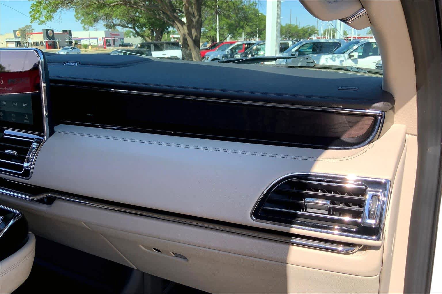 Used 2021 Lincoln Navigator Reserve AWD/4WD image 19