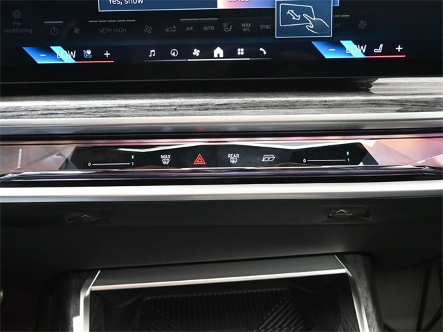 New 2025 BMW 740i xDrive w/ Executive Package image 32