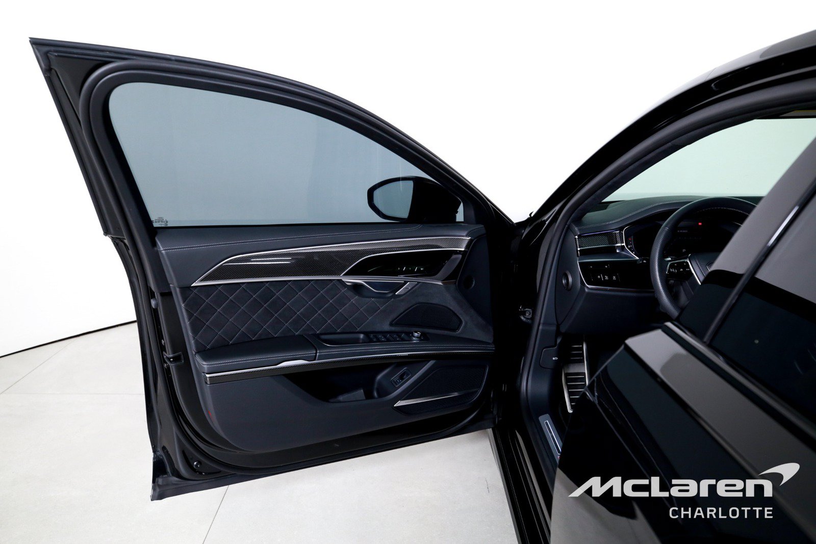 Used 2023 Audi S8 w/ S8 Comfort Plus Package AWD/4WD image 10