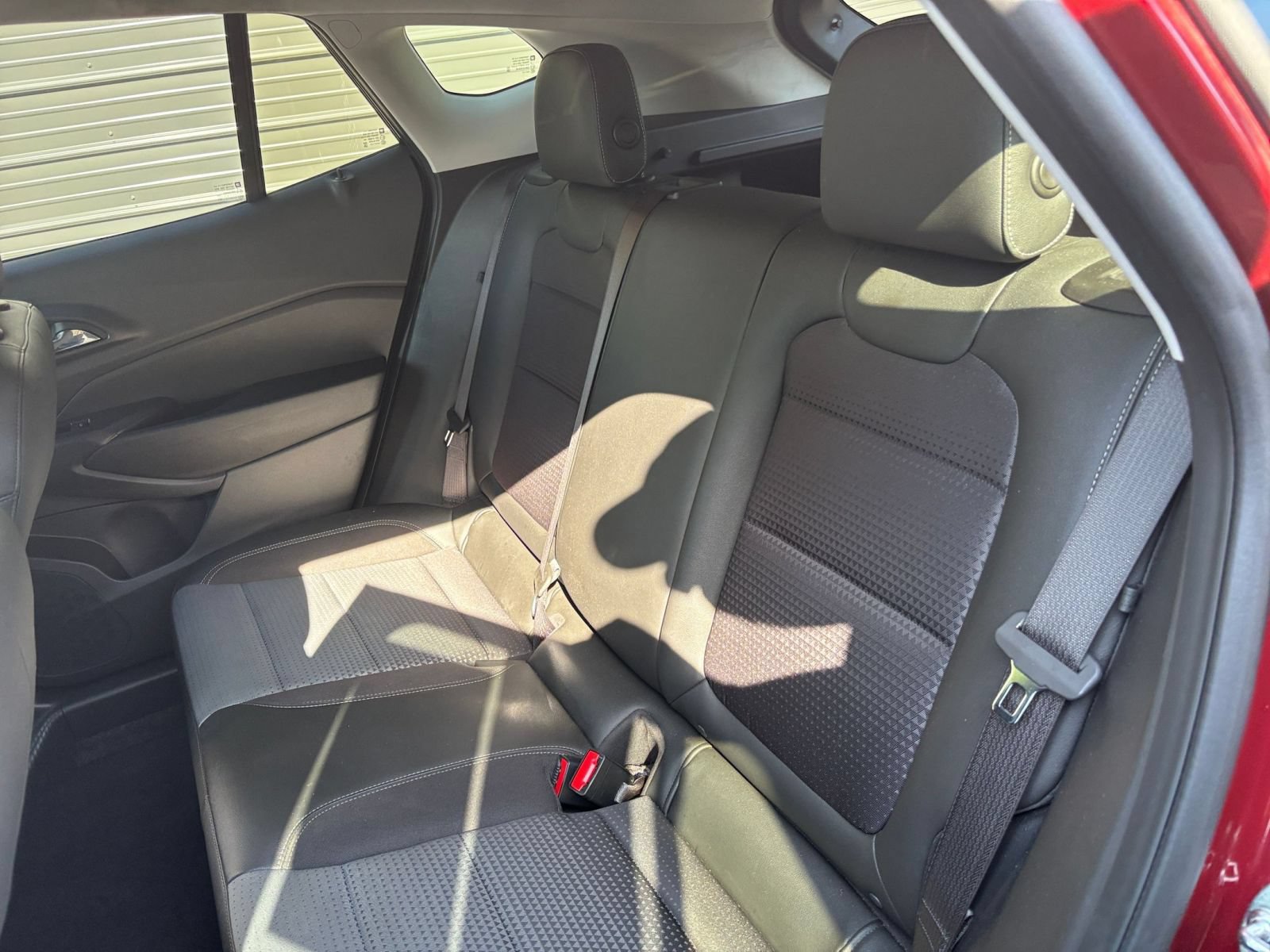 Used 2025 Chevrolet Trax LT FWD image 17