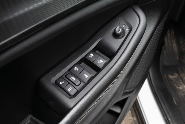 Used 2023 Jeep Grand Cherokee Laredo AWD/4WD image 15