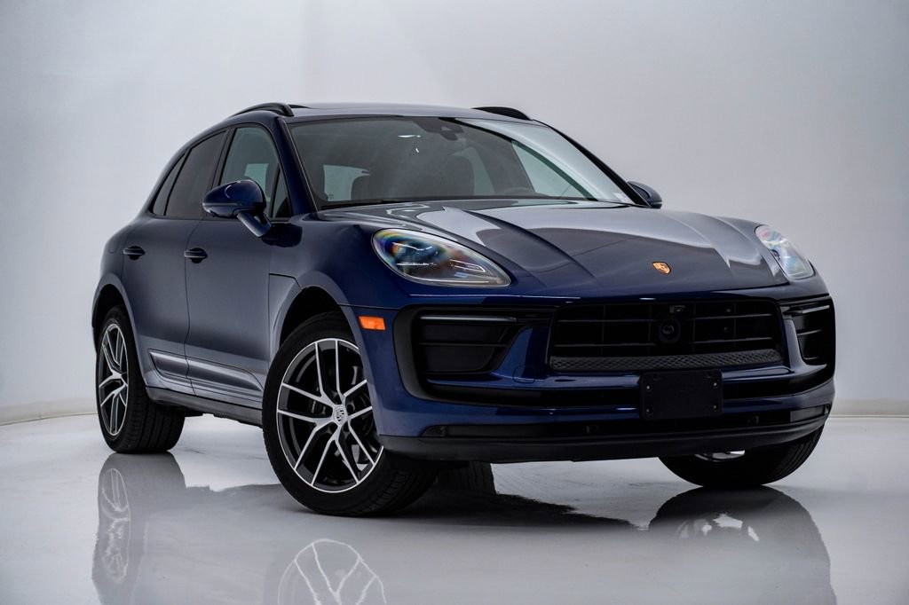 Certified 2025 Porsche Macan image 8