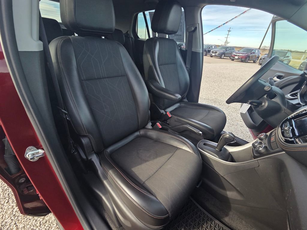 Used 2021 Chevrolet Trax LT image 32