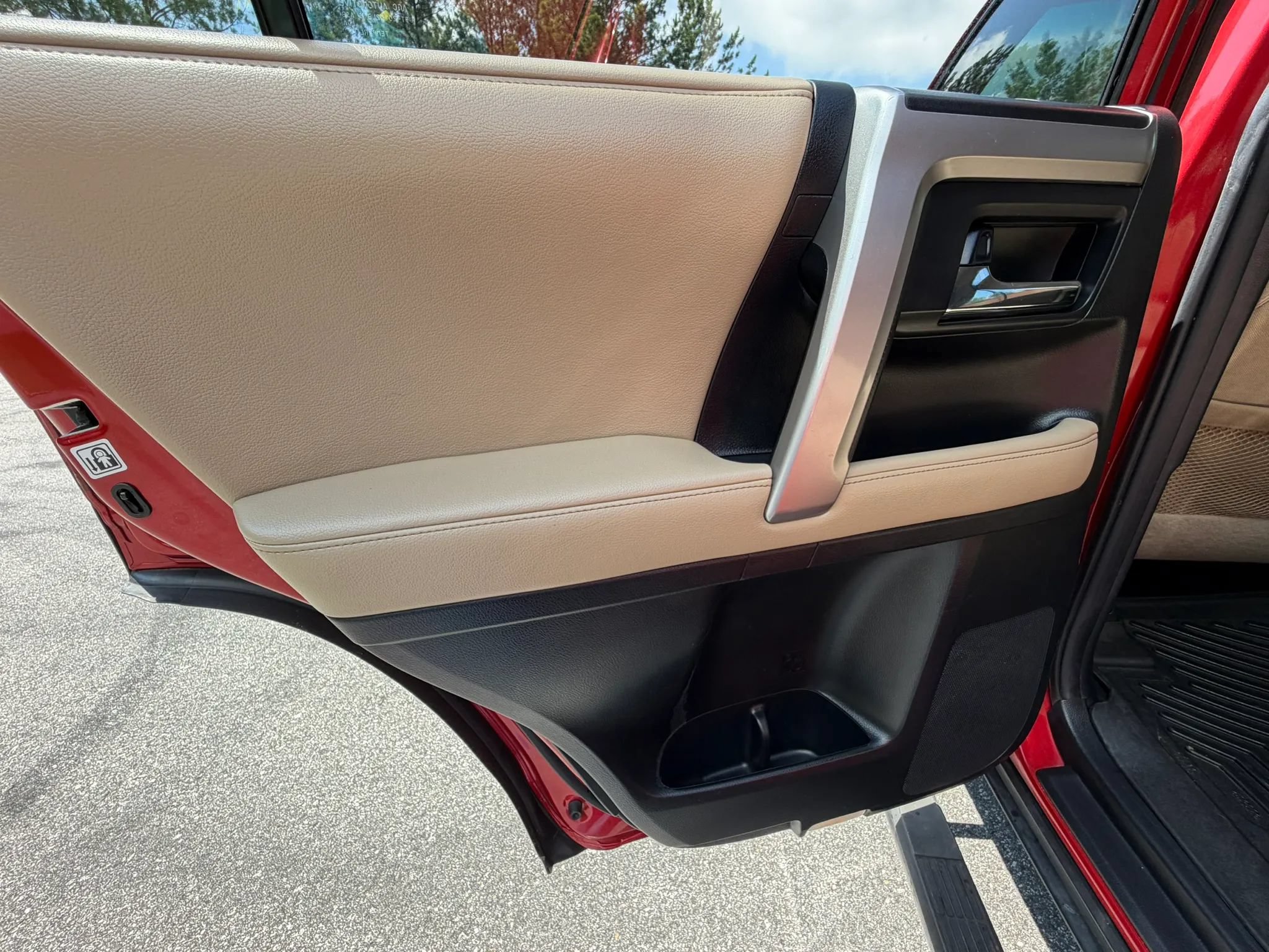 Used 2016 Toyota 4Runner SR5 AWD/4WD image 16