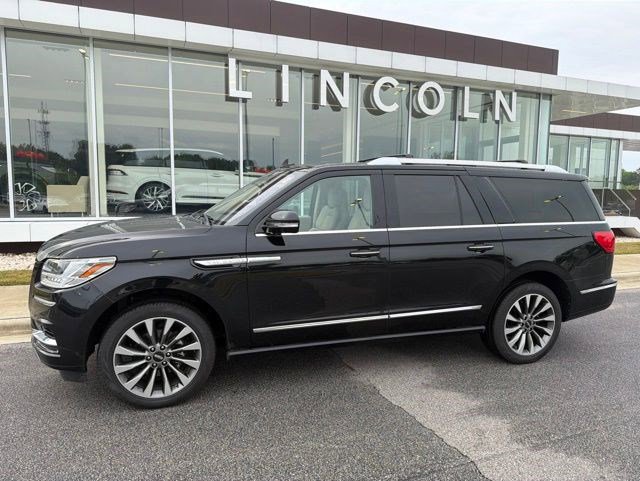 Used 2020 Lincoln Navigator L Reserve w/ Luxury Package AWD/4WD image 3