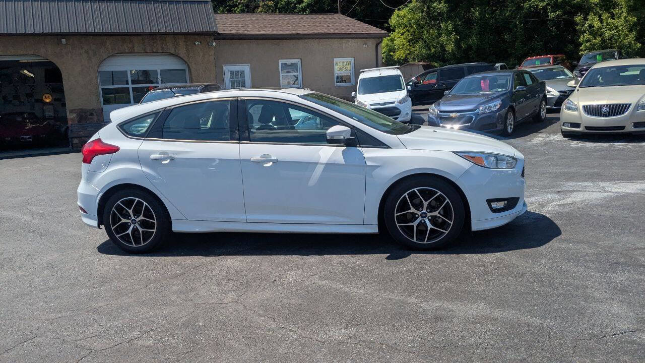 Used 2016 Ford Focus SE w/ SE Sport Package FWD image 5