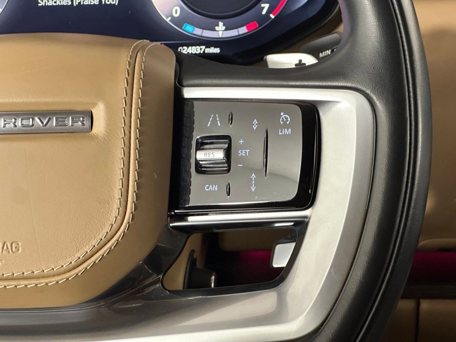 Used 2023 Land Rover Range Rover Long Wheelbase SE image 17