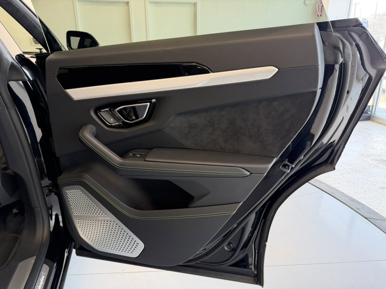 Used 2022 Lamborghini Urus image 61