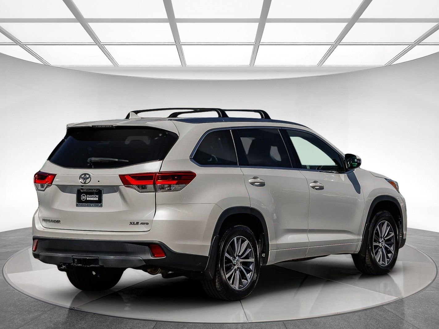 Used 2017 Toyota Highlander XLE image 5