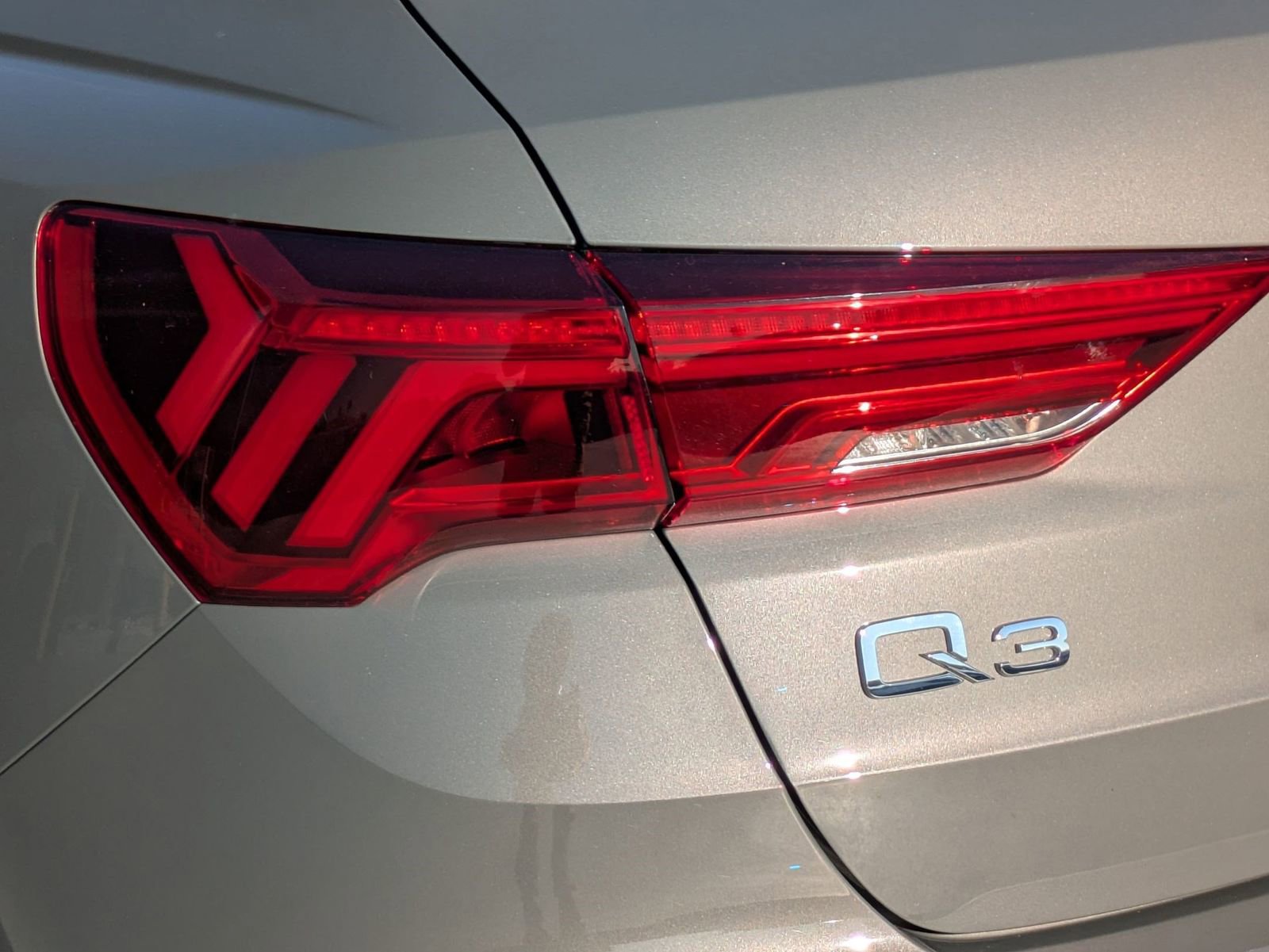 Used 2025 Audi Q3 2.0T Premium w/ Convenience Package image 18